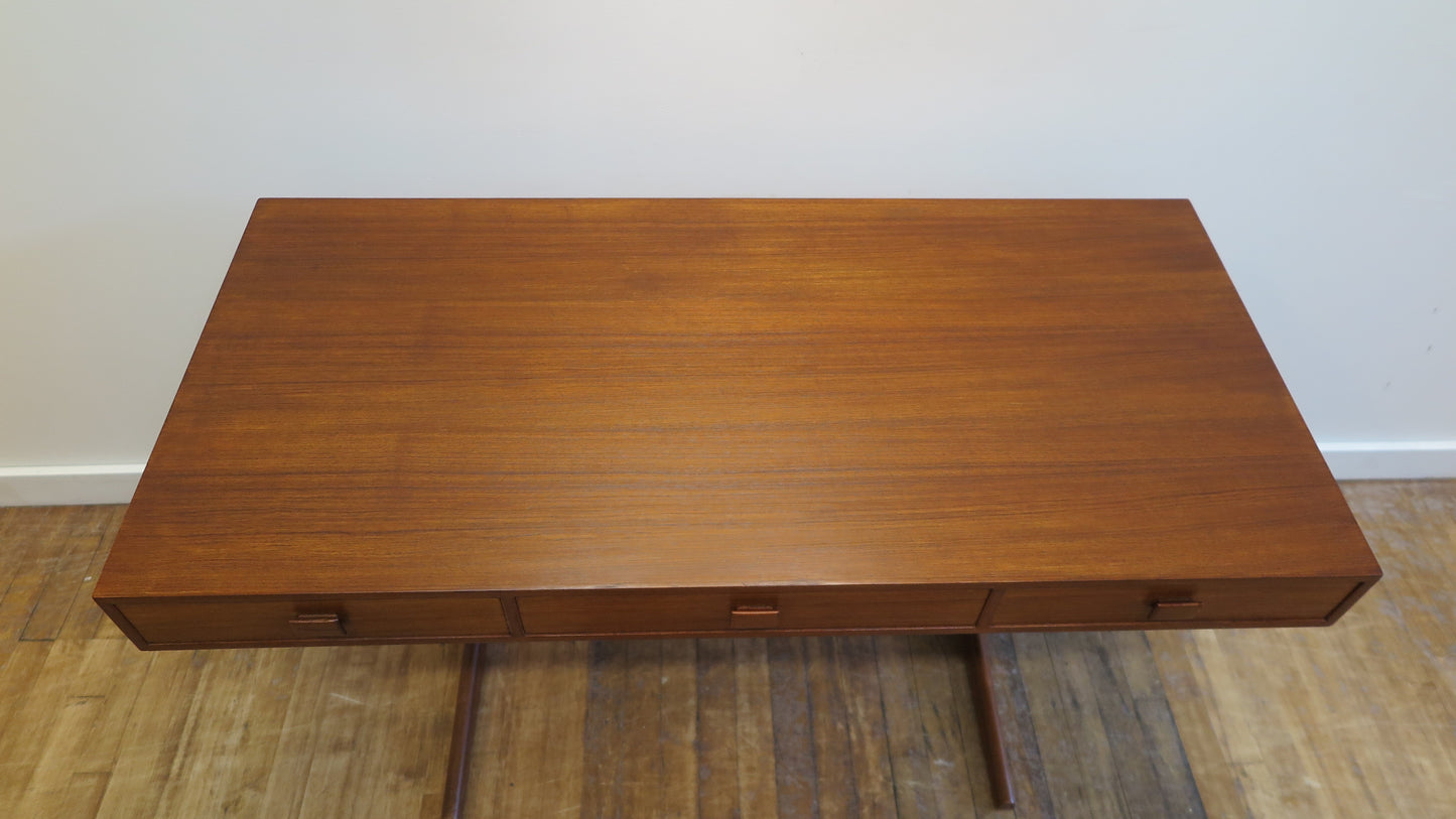 Georg Petersens Cantilever Desk