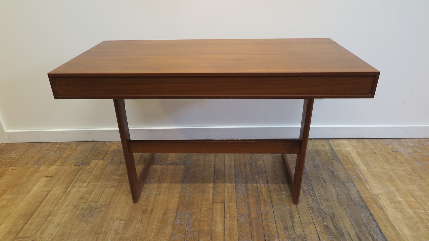 Georg Petersens Cantilever Desk