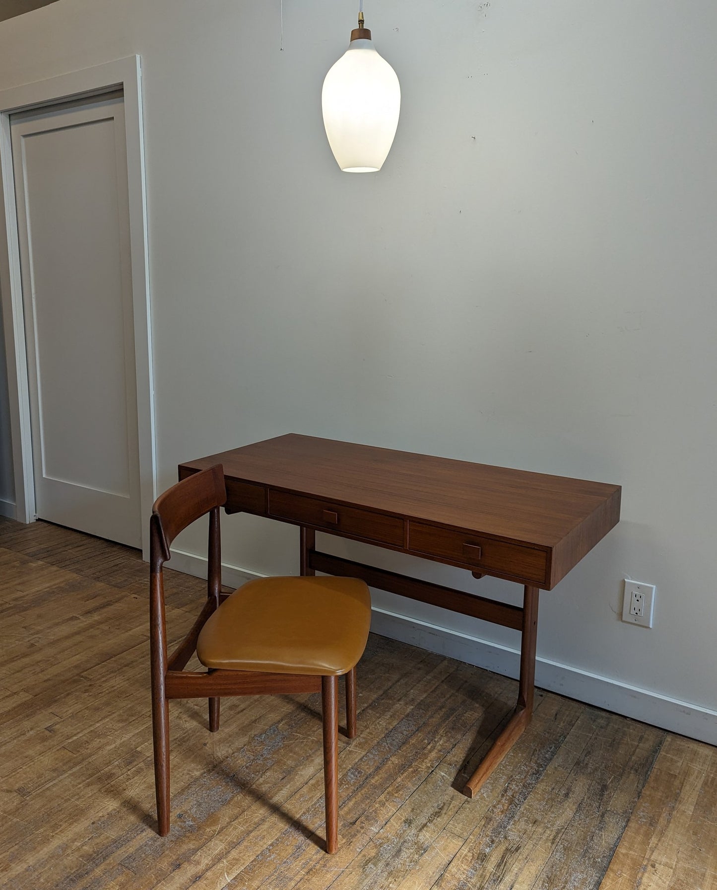 Georg Petersens Cantilever Desk