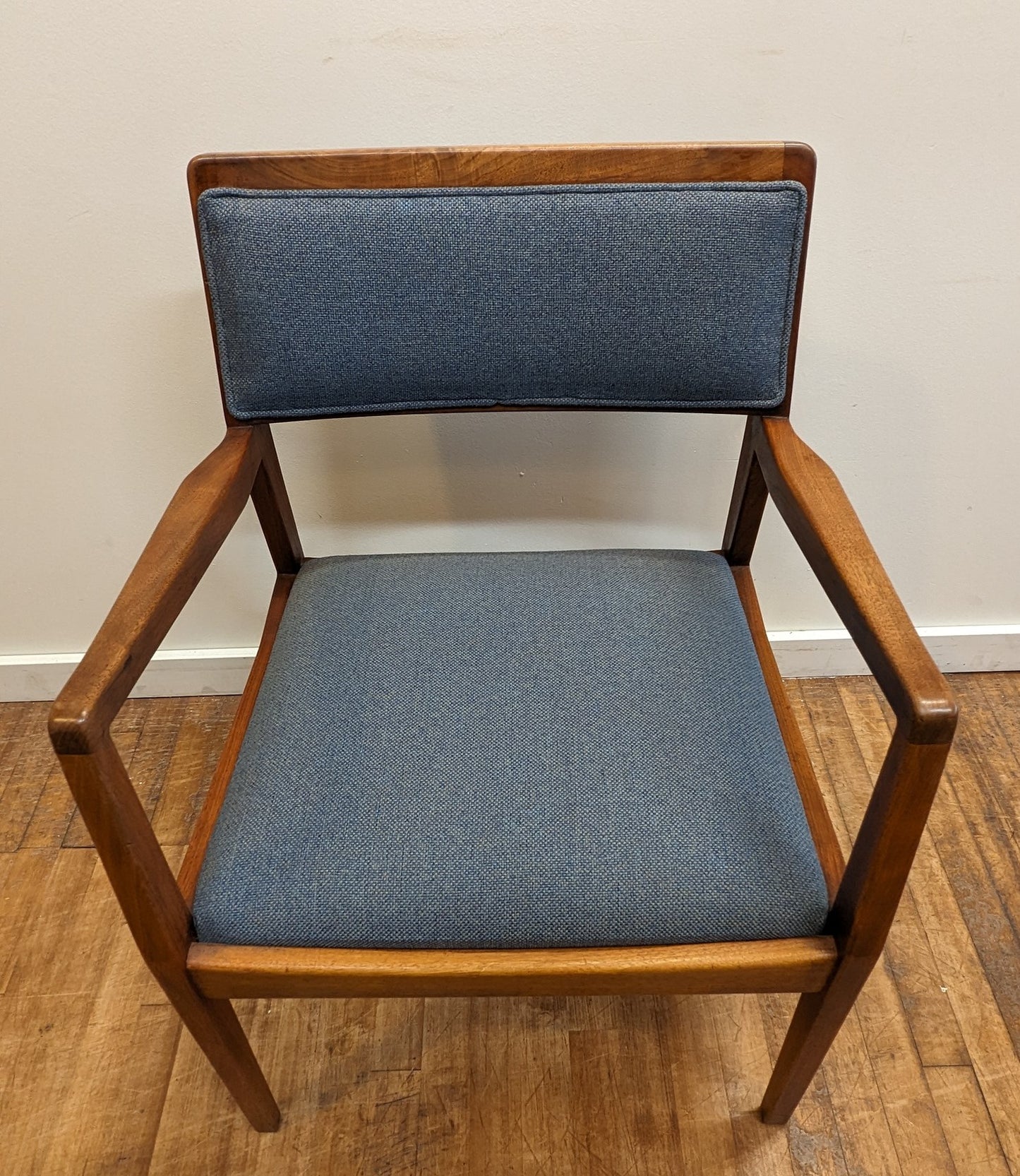 Jens Risom Playboy chairs C140
