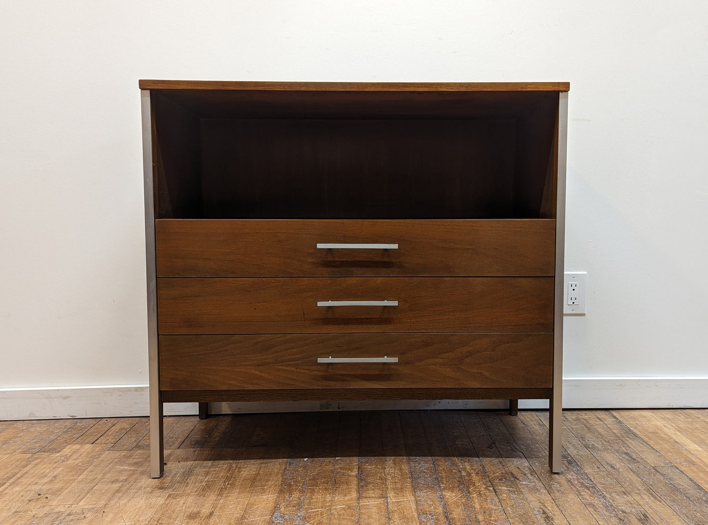 Paul McCobb for Calvin Linear Group Display Cabinet