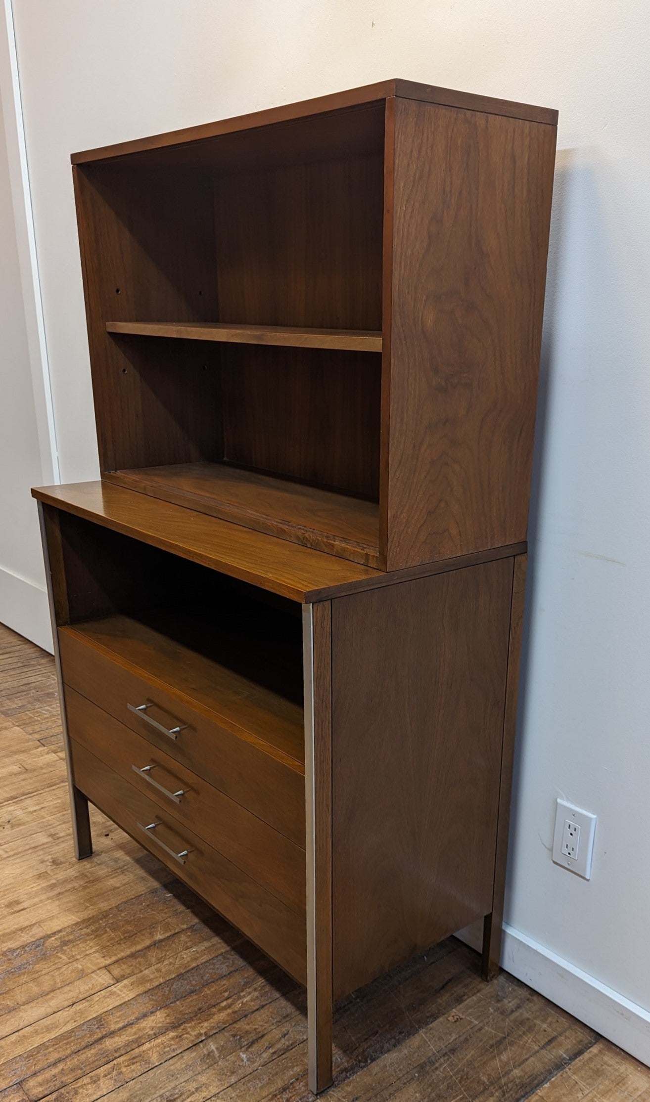 Paul McCobb for Calvin Linear Group Display Cabinet