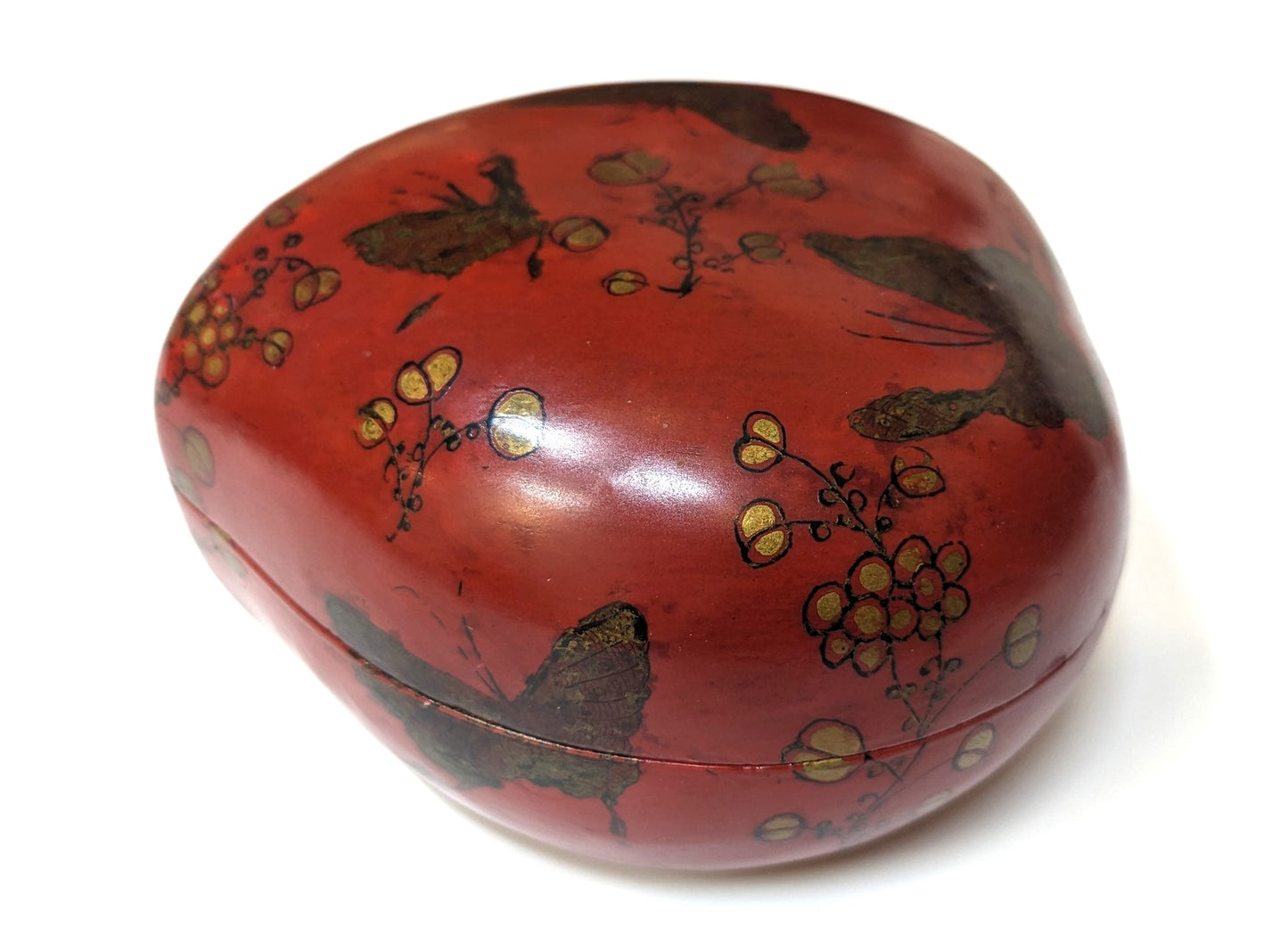 Vintage Chinese Chinoiserie Lacquer Heart Shaped Box