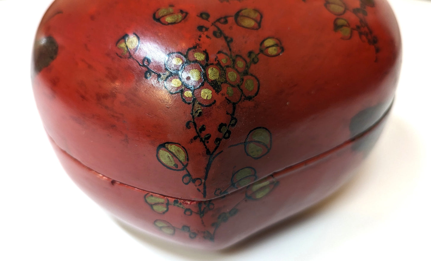 Vintage Chinese Chinoiserie Lacquer Heart Shaped Box