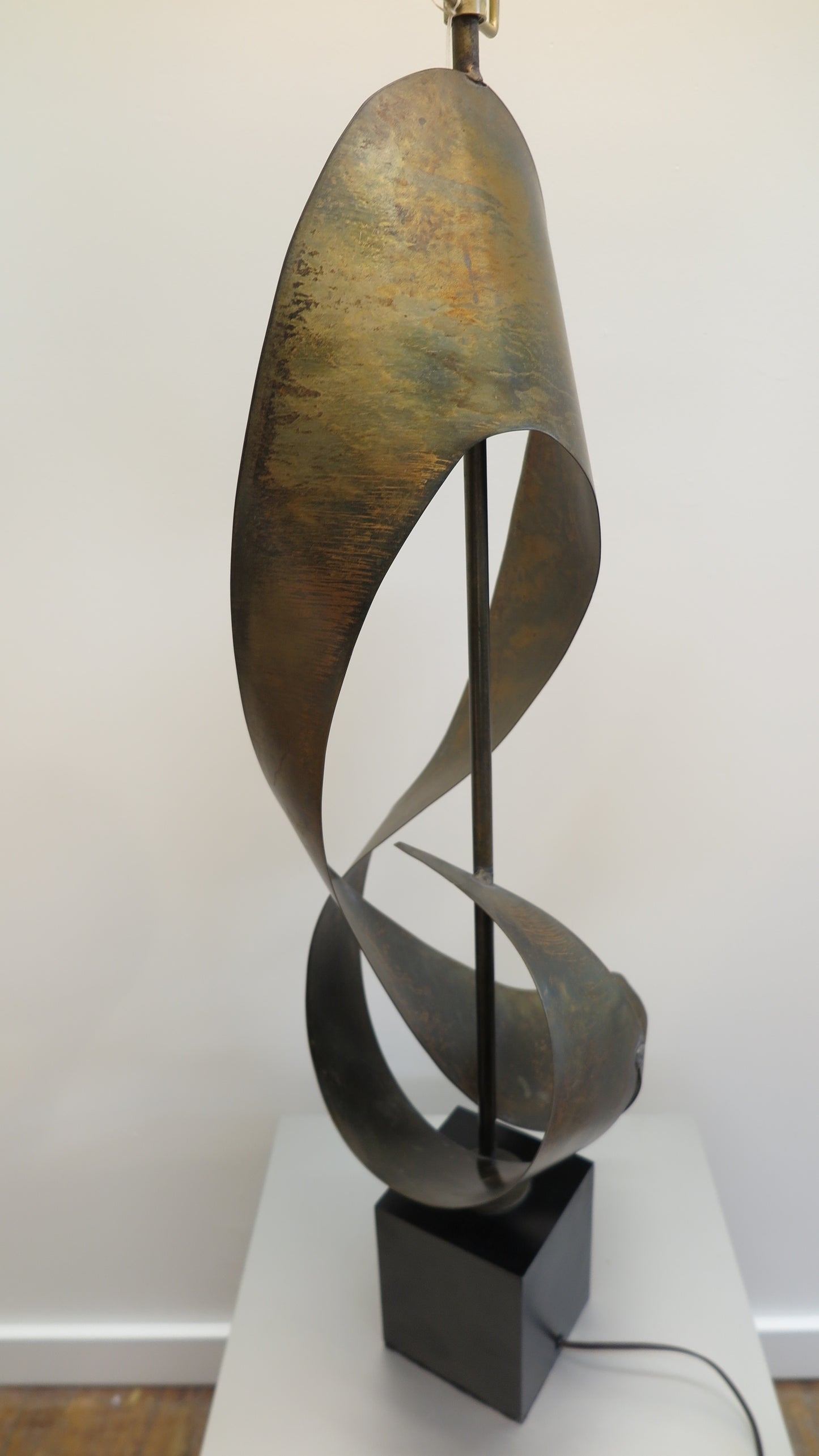 Brutalist Sculpture Lamp Richard Barr For Laurel "Ribbon Lamp"