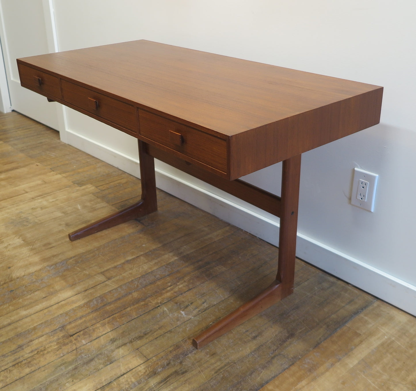 Georg Petersens Cantilever Desk