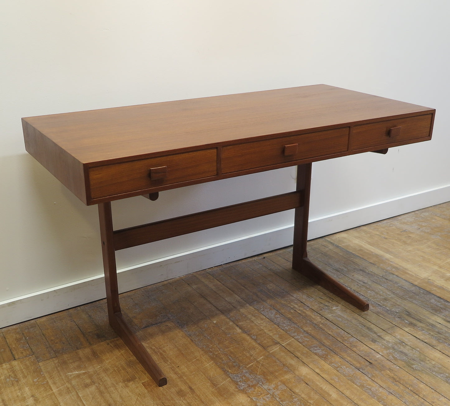 Georg Petersens Cantilever Desk