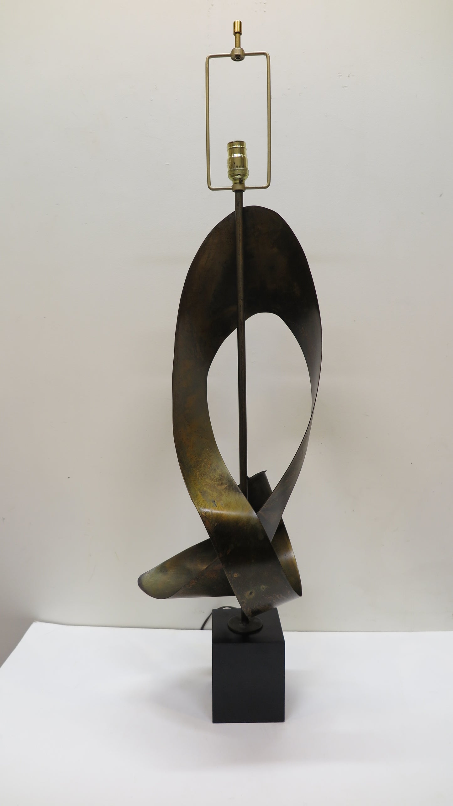 Brutalist Sculpture Lamp Richard Barr For Laurel "Ribbon Lamp"