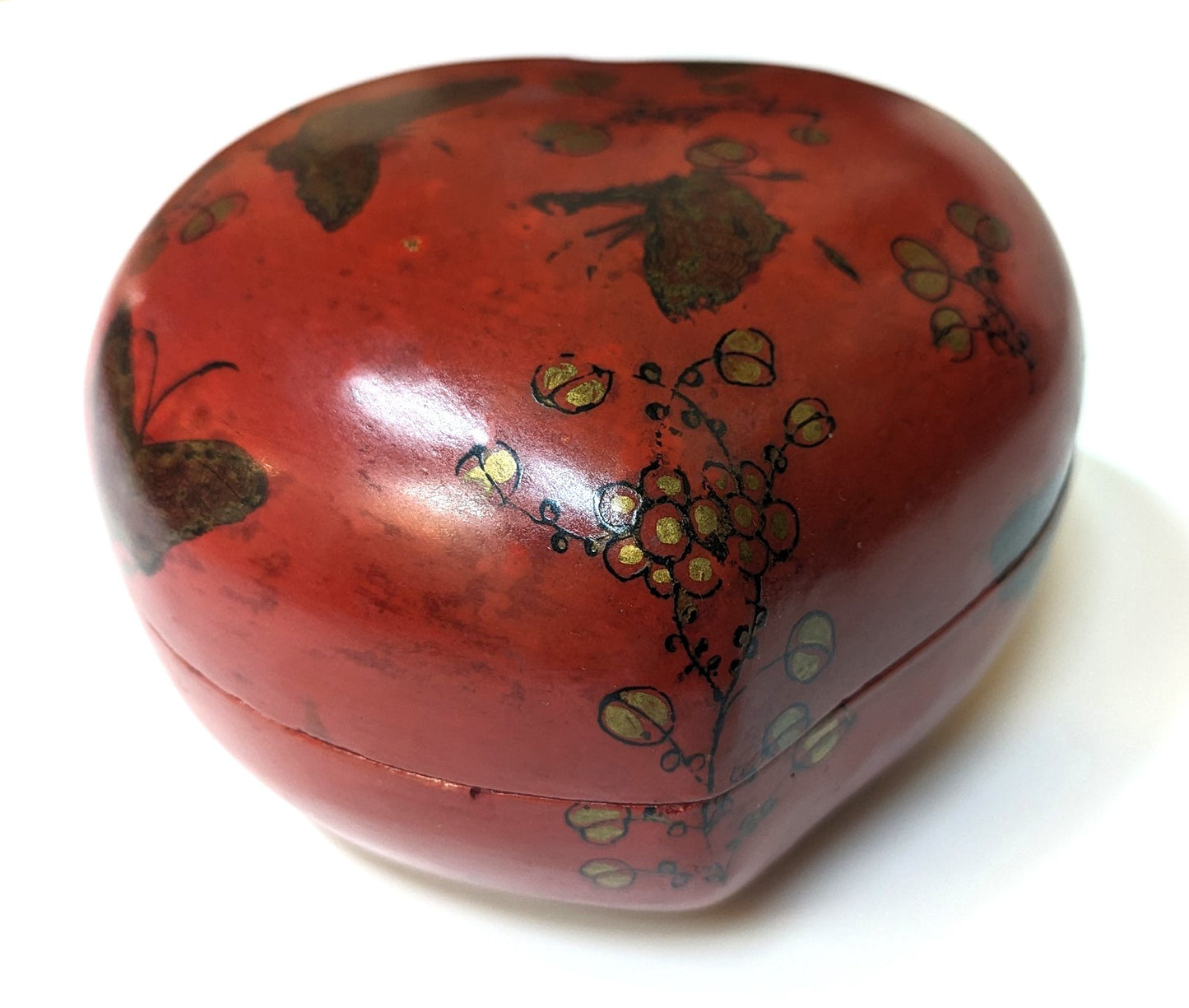 Vintage Chinese Chinoiserie Lacquer Heart Shaped Box